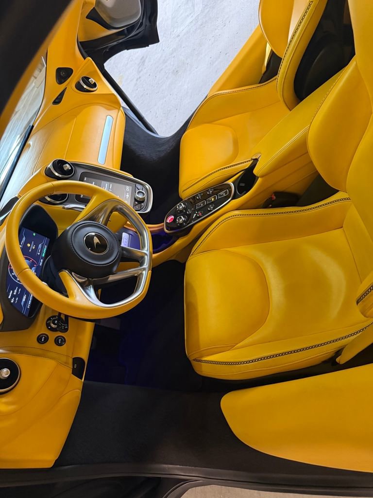 Used 2022 McLaren GT image 6