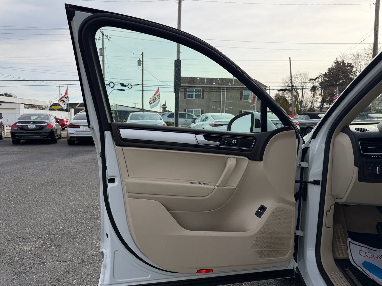 Used 2016 Volkswagen Touareg Sport image 9