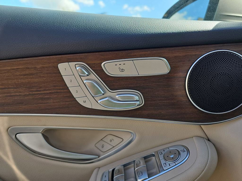 Used 2022 Mercedes-Benz GLC 300 image 32