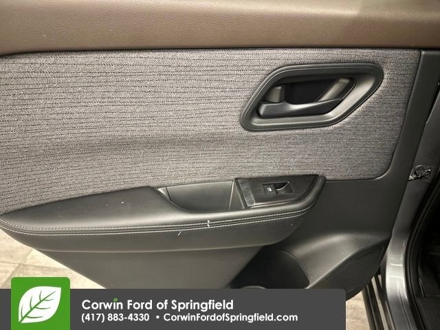 Used 2021 Nissan Rogue S image 27