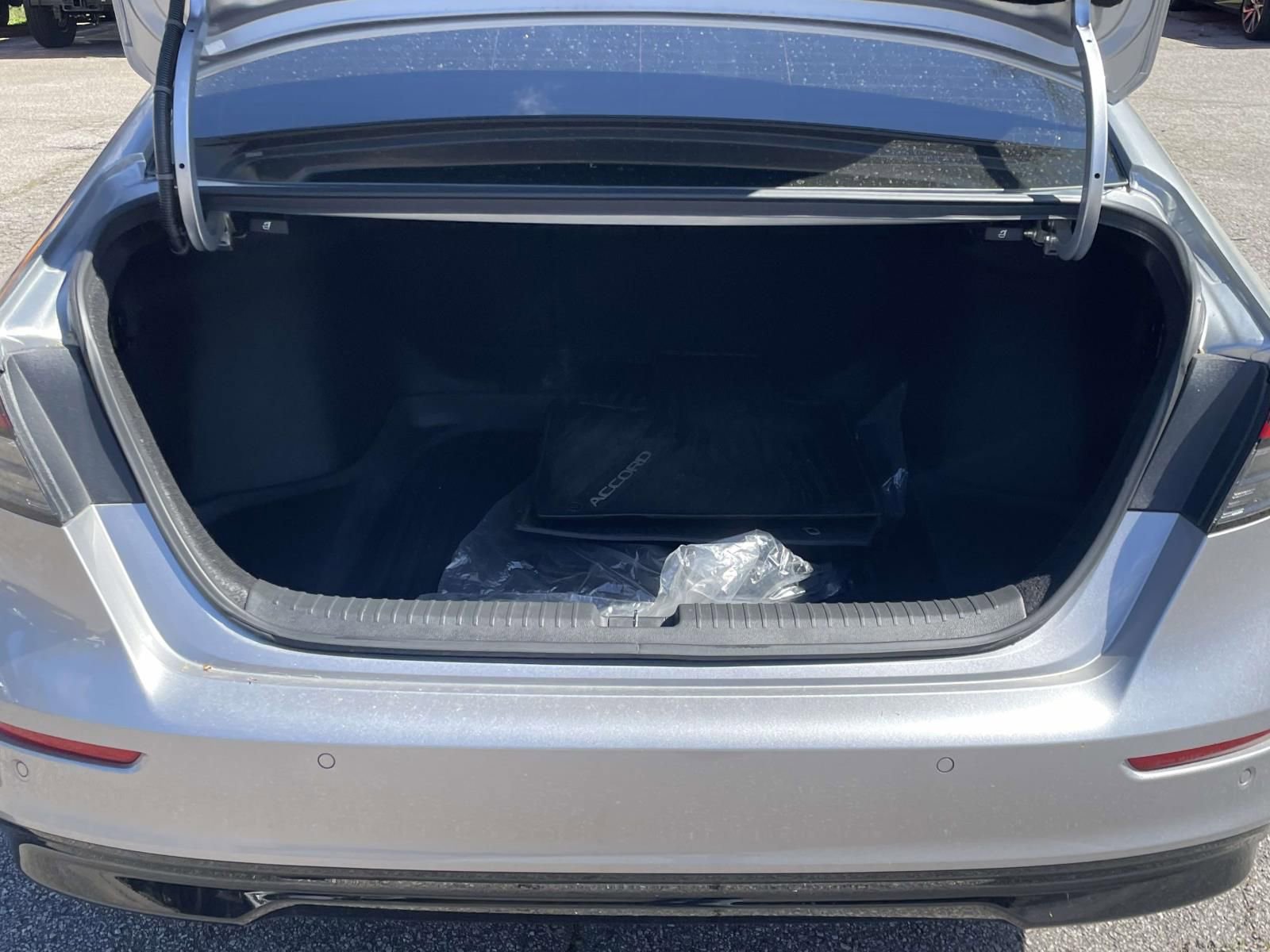 Used 2024 Honda Accord Touring image 5