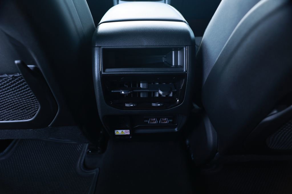 New 2025 Jeep Grand Cherokee Altitude AWD/4WD image 27
