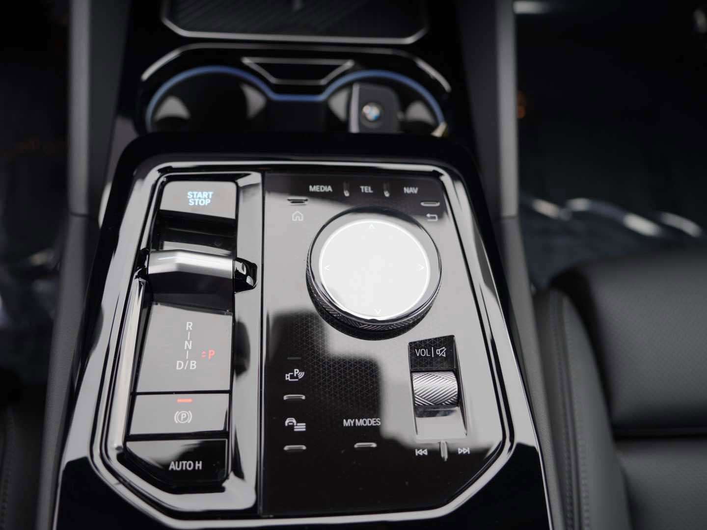 Used 2025 BMW i5 eDrive40i w/ M Sport Package image 24