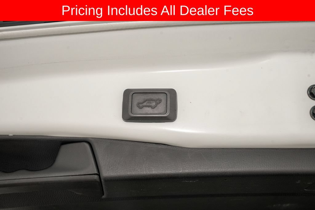 Used 2022 Toyota RAV4 XLE Premium AWD/4WD image 6