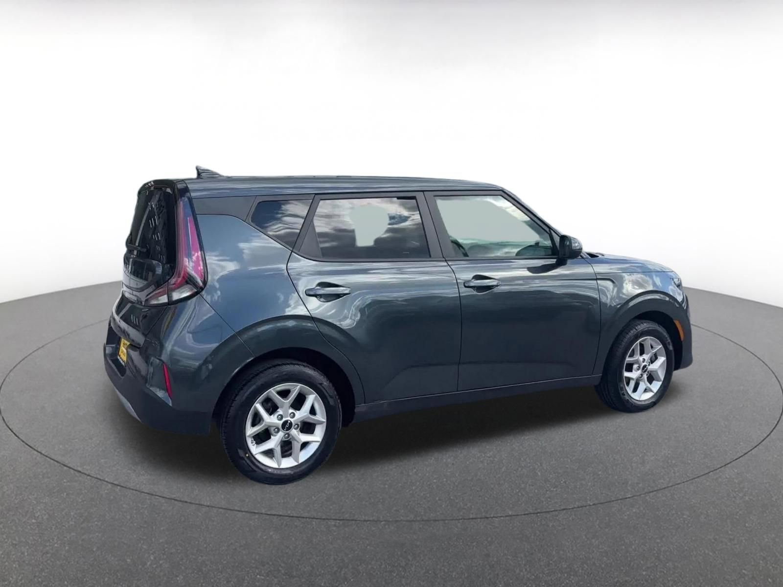 Used 2025 Kia Soul LX w/ LX Technology Package FWD image 15