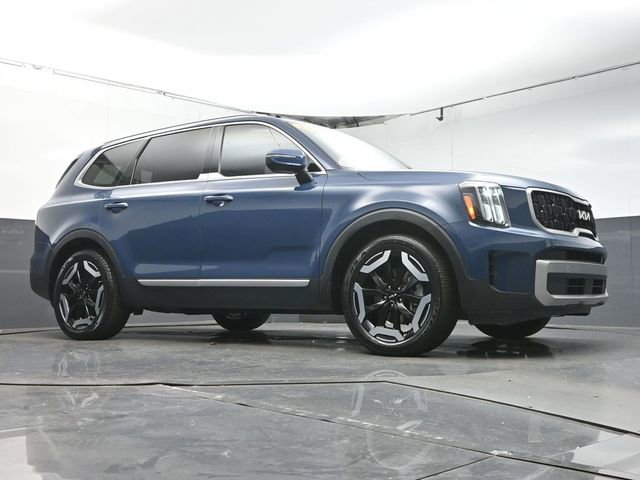 Used 2023 Kia Telluride EX image 42