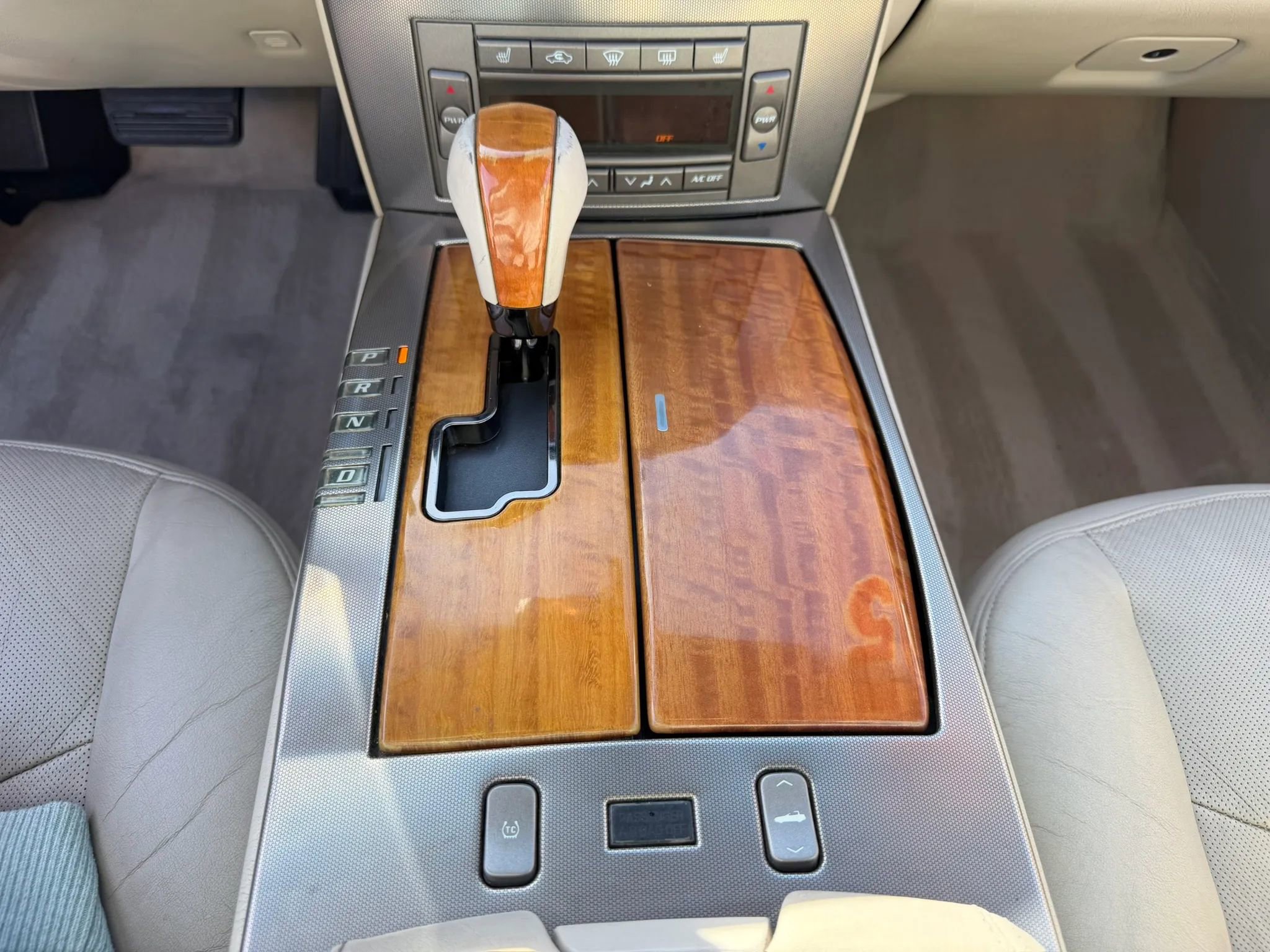 Used 2005 Cadillac XLR Convertible 2D image 17