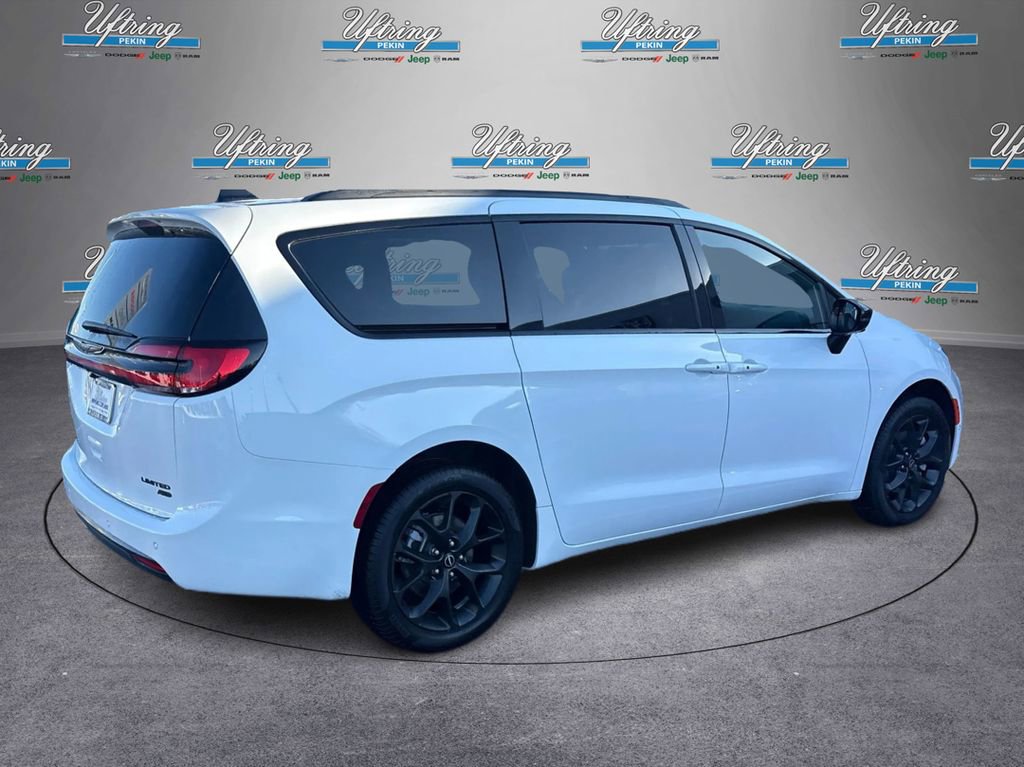 New 2026 Chrysler Pacifica Limited w/ S Appearance Package image 3