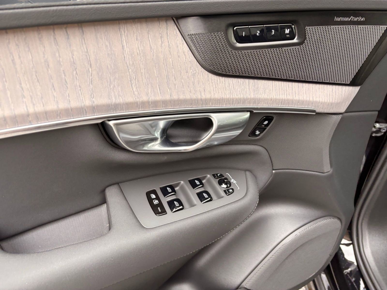 New 2026 Volvo XC90 B6 Ultra w/ Protection Package image 13