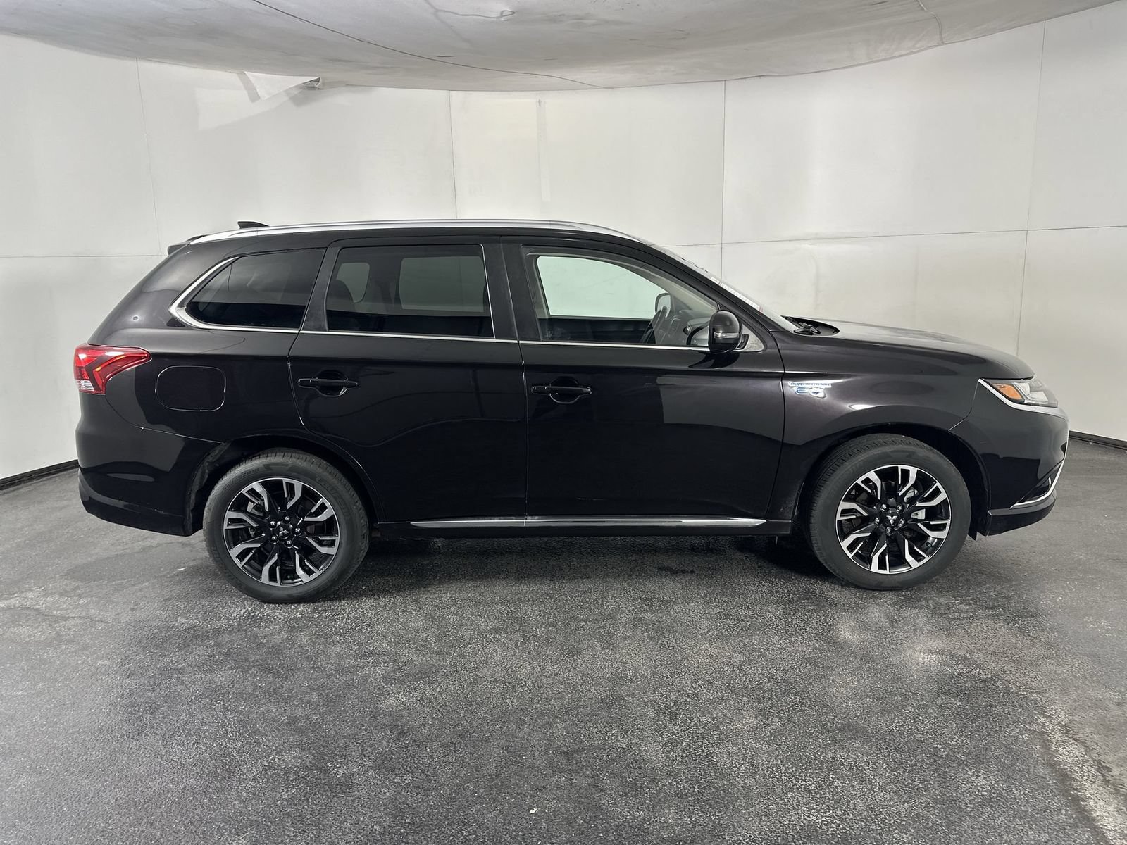 Used 2018 Mitsubishi Outlander SEL AWD/4WD image 9