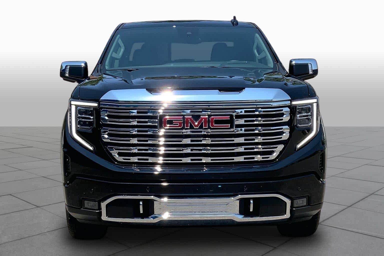 Used 2024 GMC Sierra 1500 Denali w/ Denali Reserve Package AWD/4WD image 4