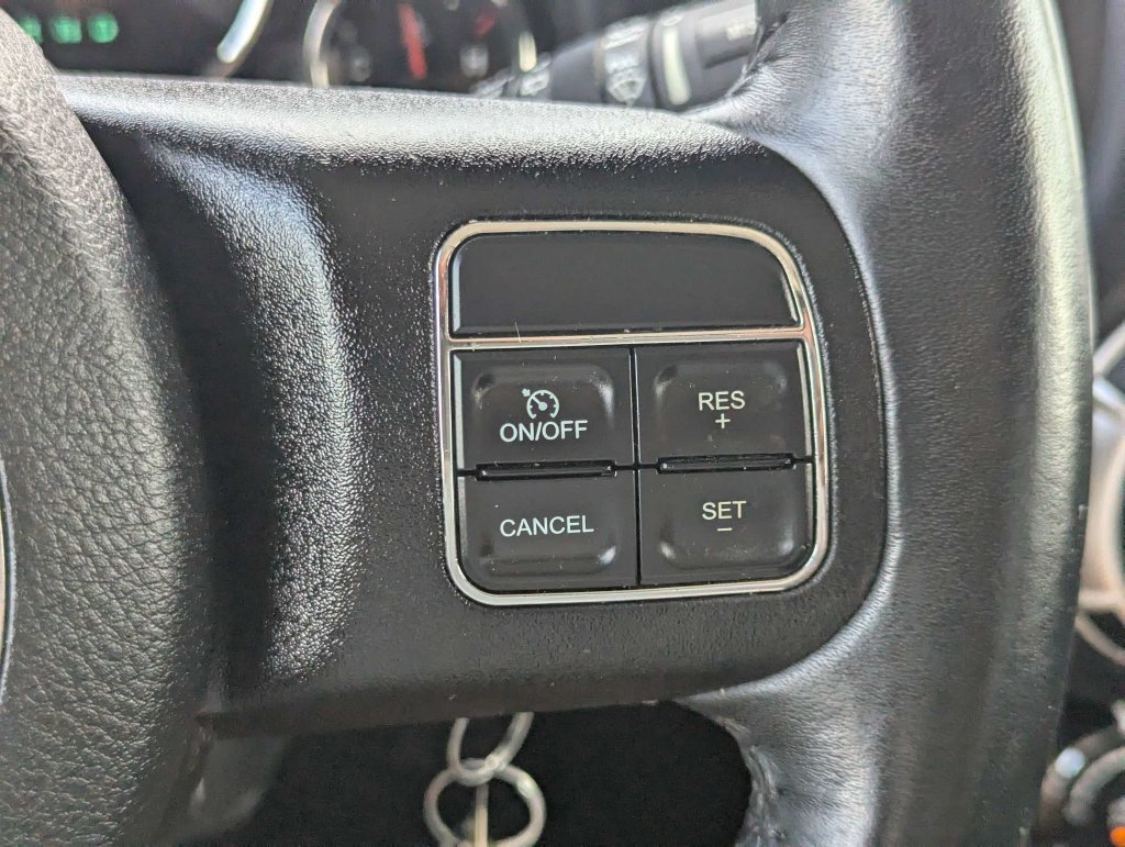 Used 2016 Jeep Wrangler Unlimited Rubicon w/ Connectivity Group AWD/4WD image 25