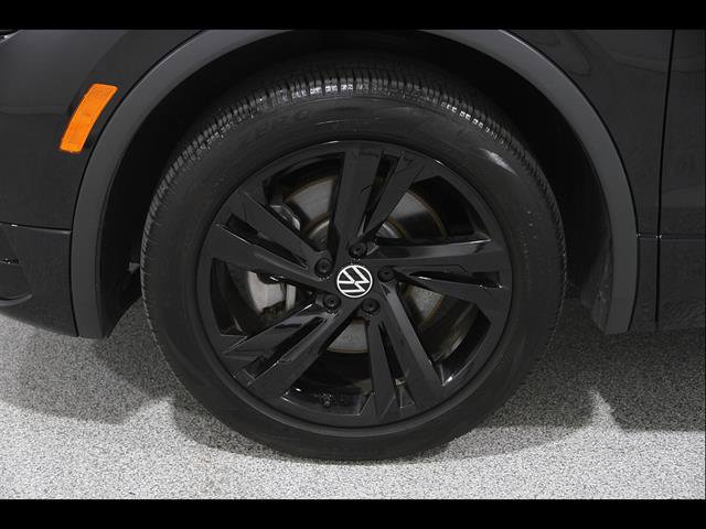 Certified 2024 Volkswagen Tiguan SE R-Line AWD/4WD image 22