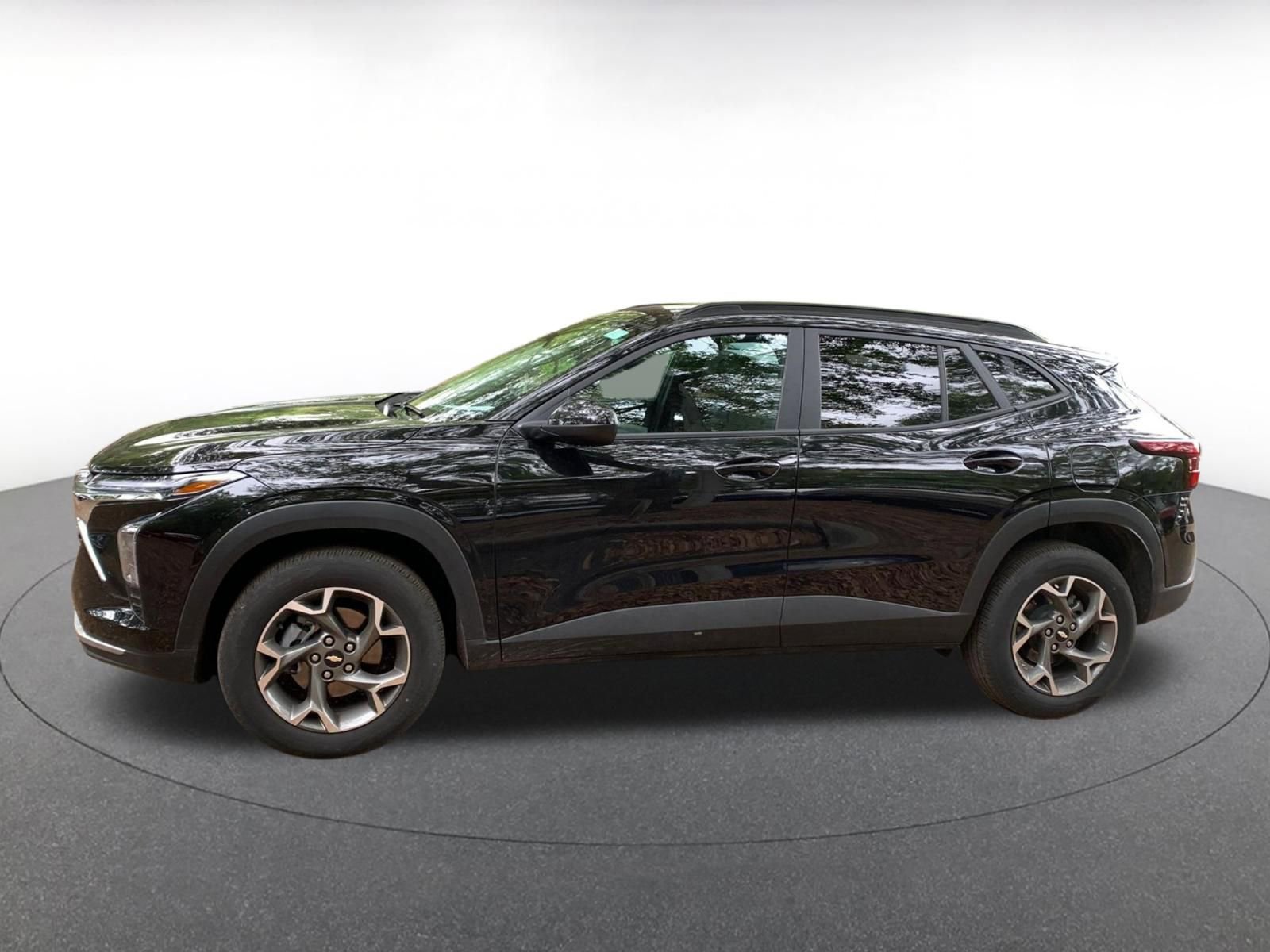 Used 2025 Chevrolet Trax LT image 4