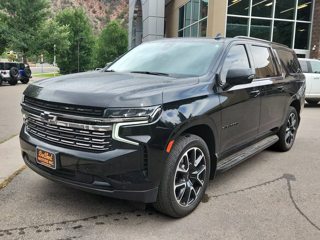 Used 2022 Chevrolet Suburban RST w/ Sport Performance Package AWD/4WD image 4