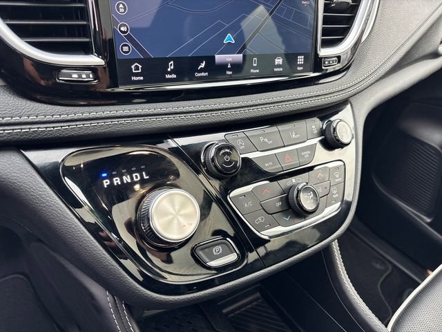 Used 2025 Chrysler Pacifica Limited FWD image 22