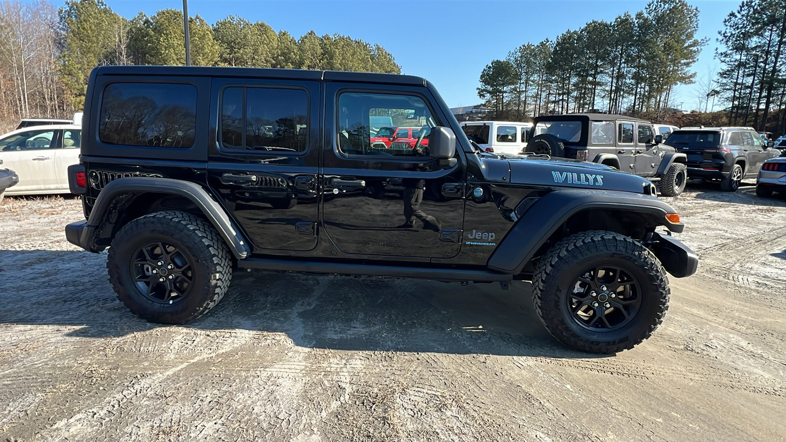 Used 2025 Jeep Wrangler Willys image 7