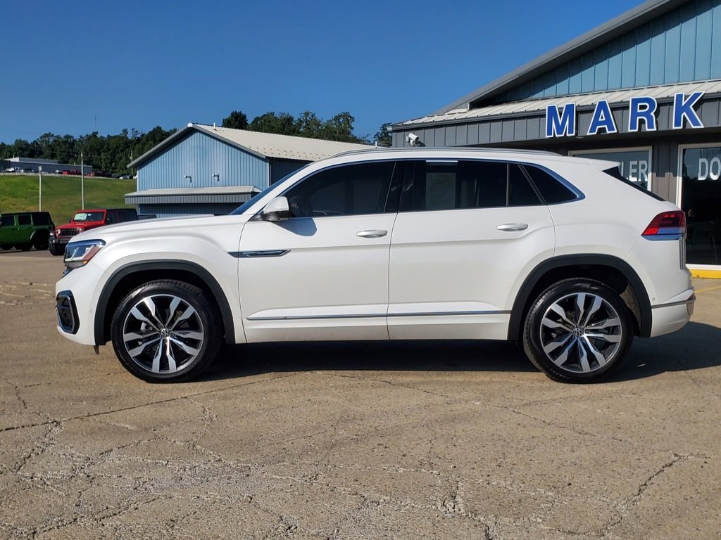 Used 2022 Volkswagen Atlas Cross Sport SEL Premium R-Line image 2