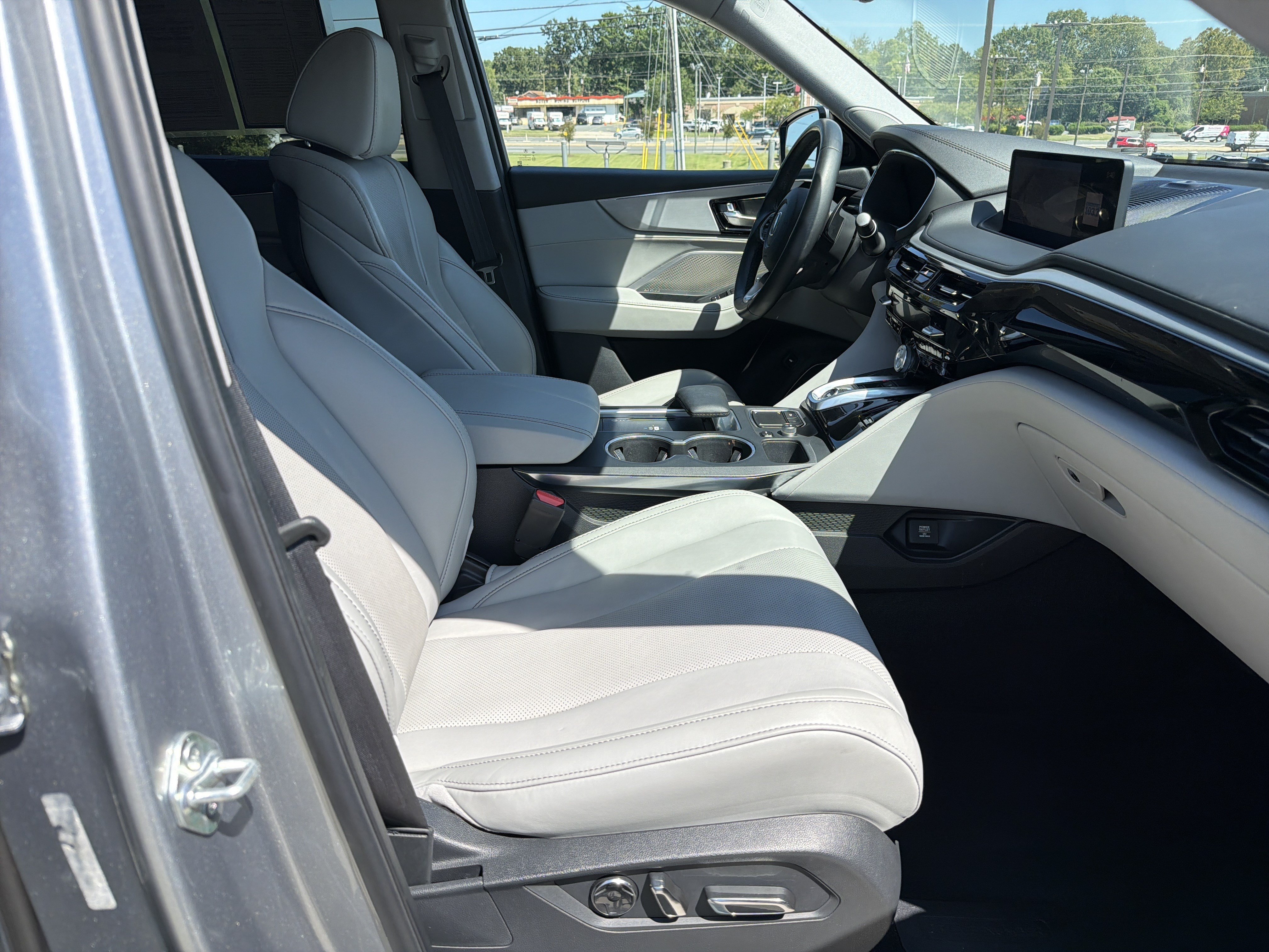 Certified 2024 Acura MDX w/ Technology Package FWD image 34