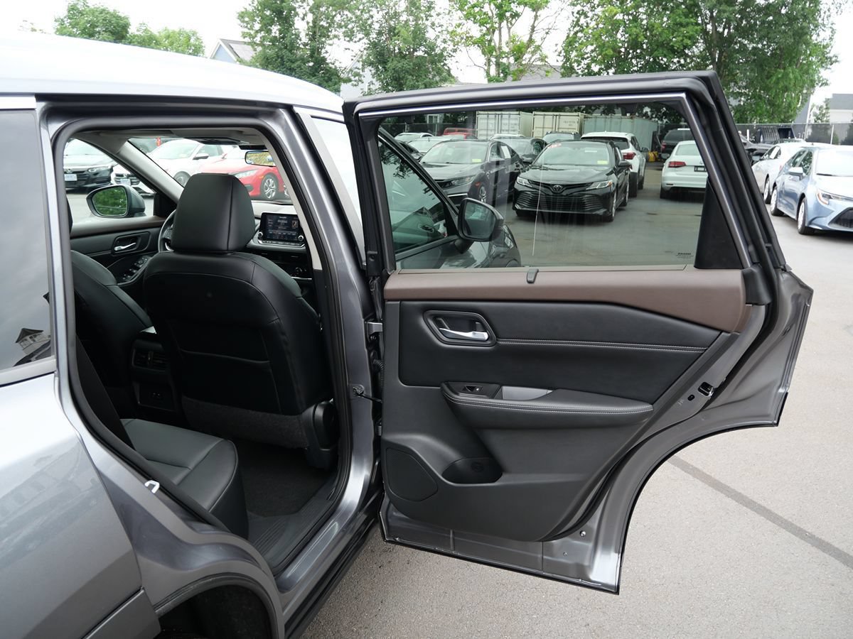 Used 2022 Nissan Rogue SV w/ SV Premium Package AWD/4WD image 34