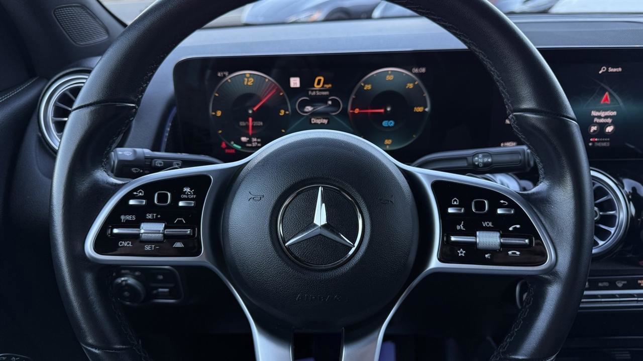 Used 2022 Mercedes-Benz EQB 300 4MATIC image 32