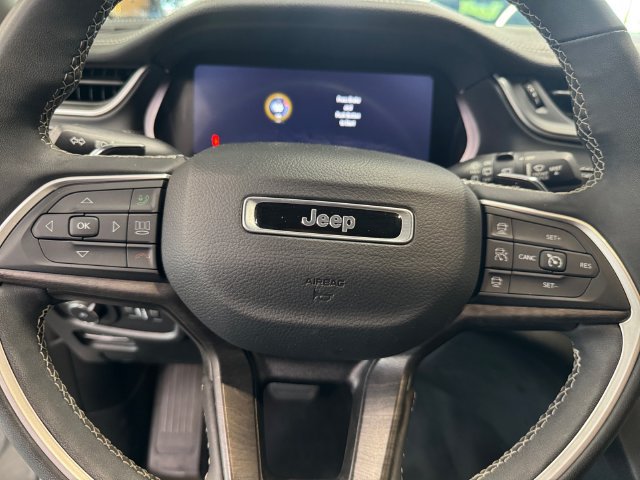 Used 2023 Jeep Grand Cherokee L Limited AWD/4WD image 19
