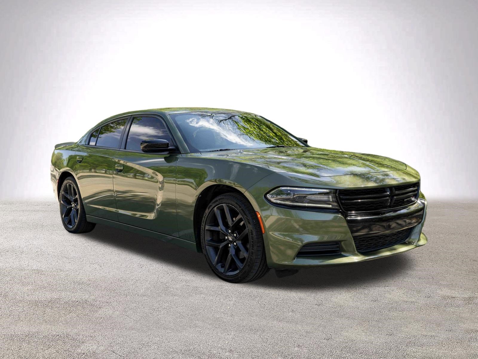 Used 2019 Dodge Charger SXT w/ Blacktop Package image 2