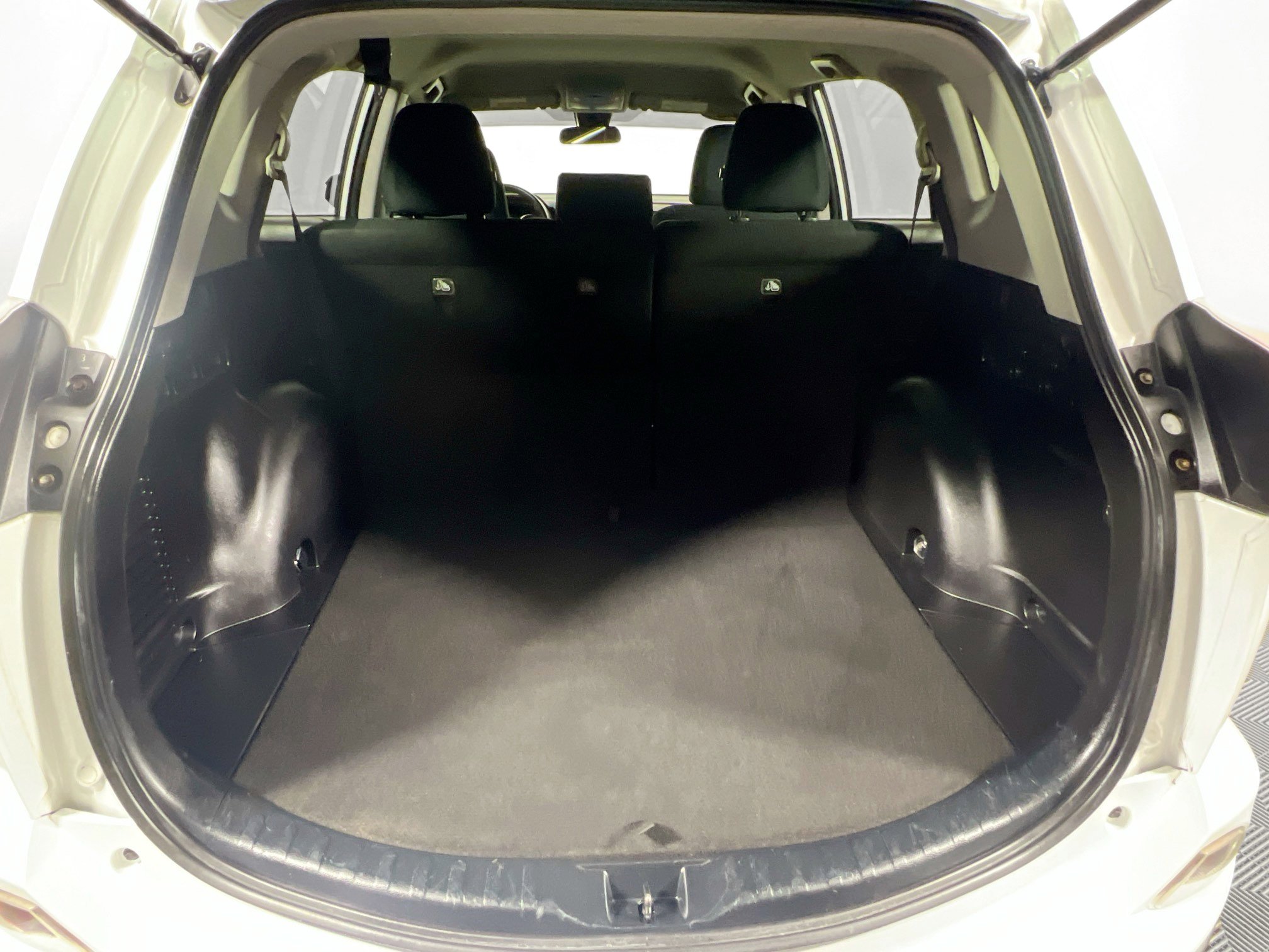 Used 2018 Toyota RAV4 LE image 33