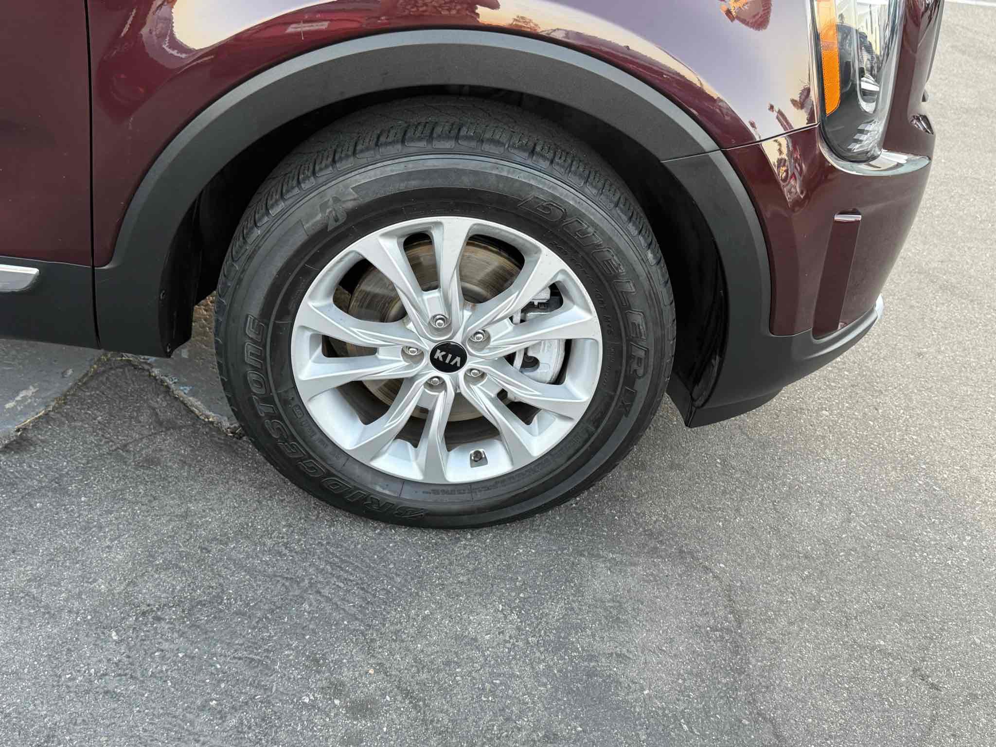 Used 2020 Kia Telluride LX image 39