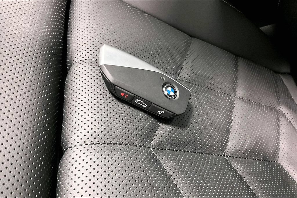New 2026 BMW i5 eDrive40 w/ Executive Package RWD image 22