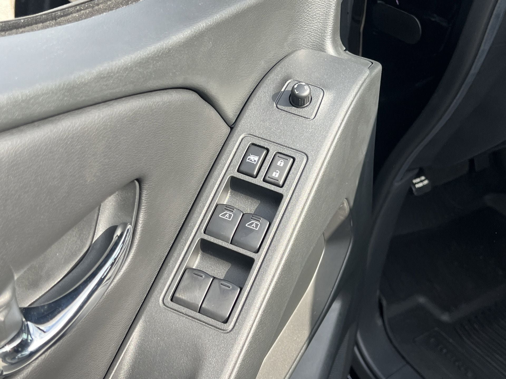 New 2026 Nissan Frontier SV w/ All-Weather Content Package AWD/4WD image 13