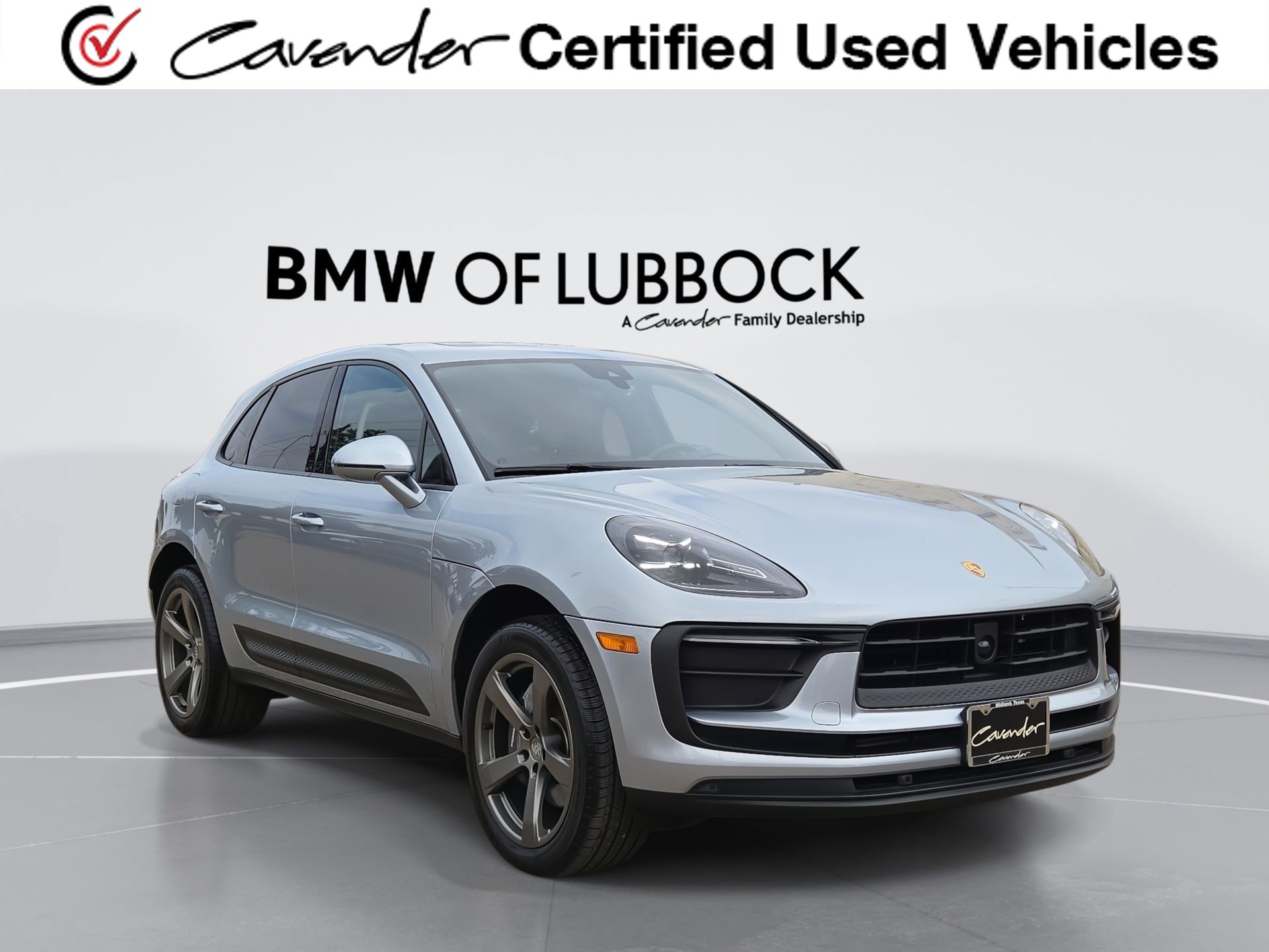 Used 2025 Porsche Macan AWD/4WD image 1