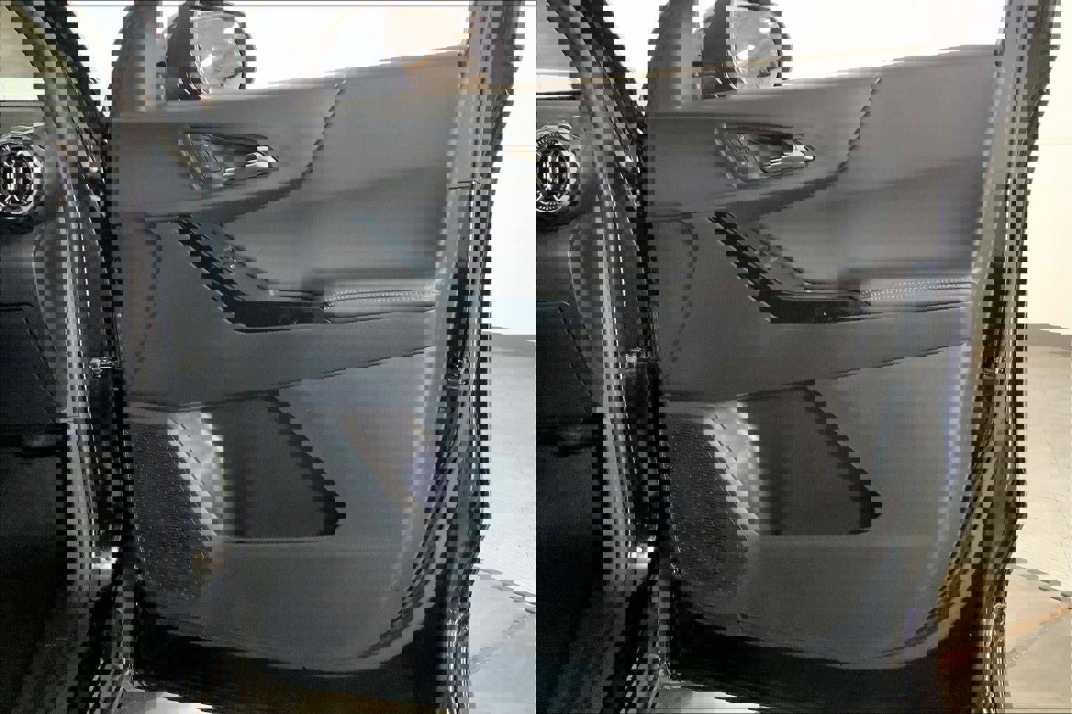 Used 2025 Chevrolet Equinox LT w/ Convenience Package II image 25