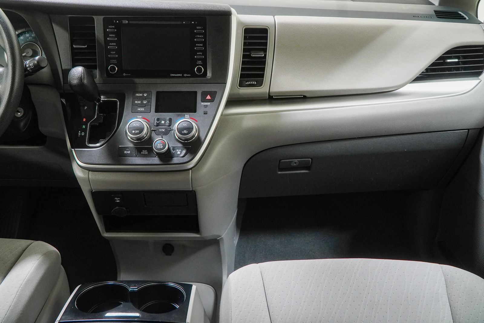 Used 2020 Toyota Sienna LE FWD image 38