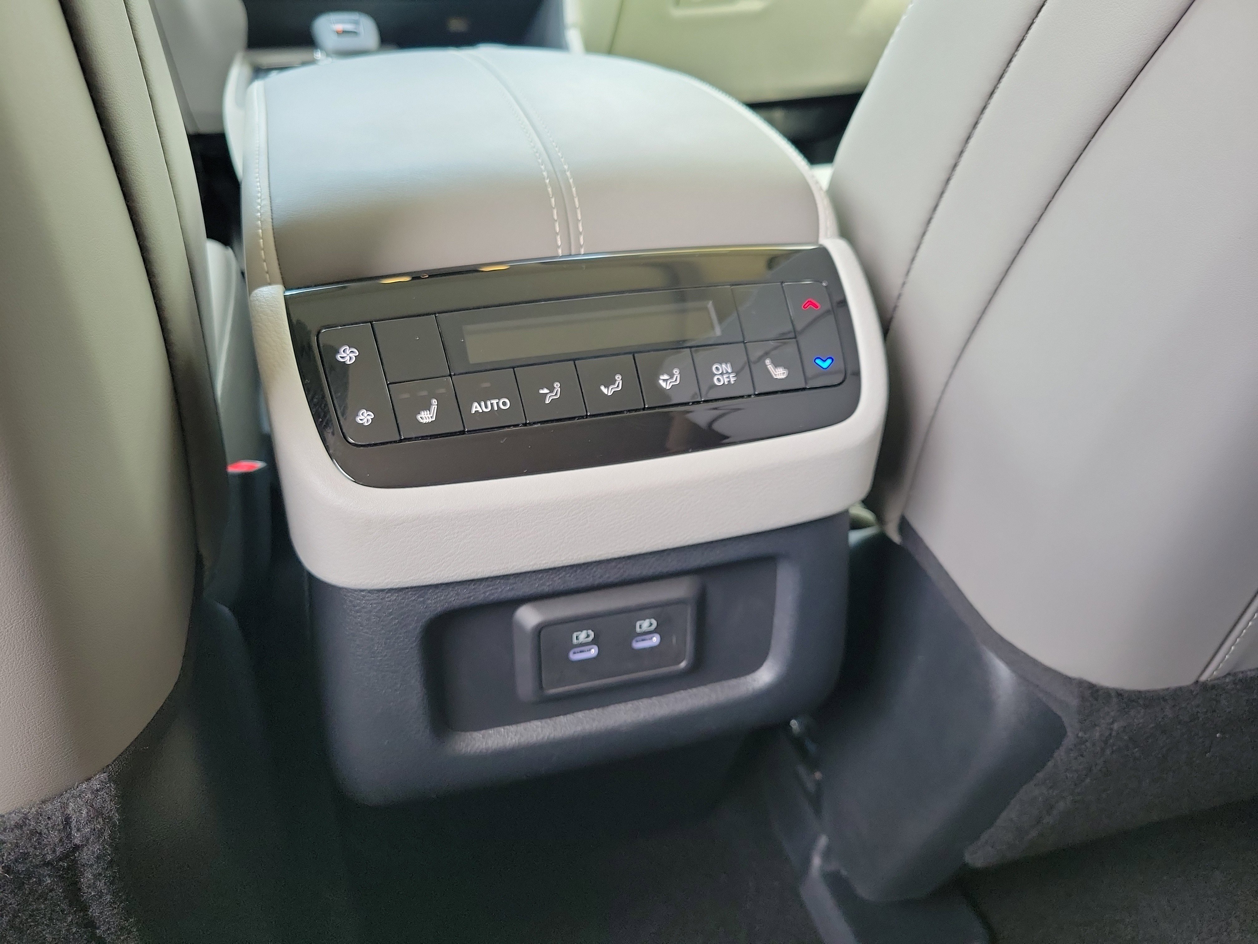 Certified 2026 INFINITI QX60 Luxe w/ Family Package FWD image 15