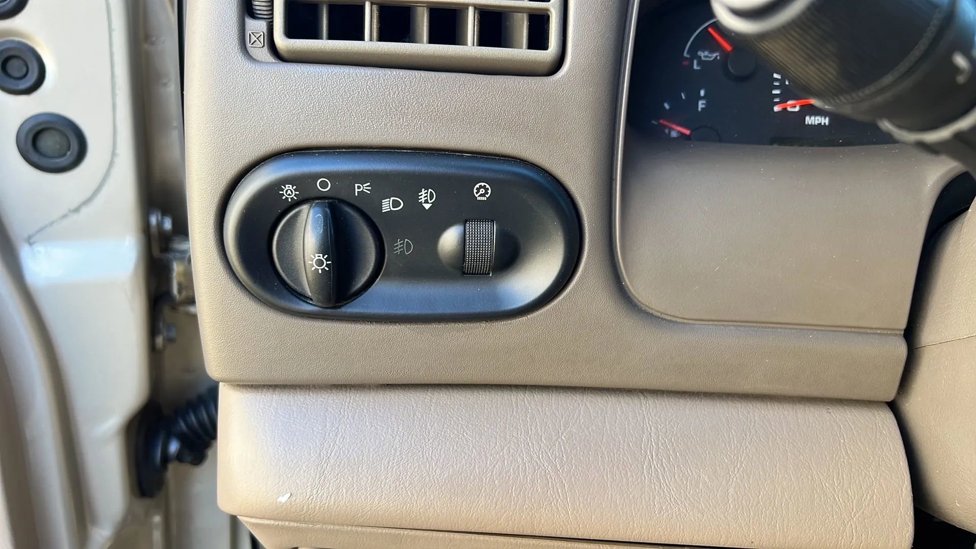 Used 2004 Ford Excursion Limited image 27