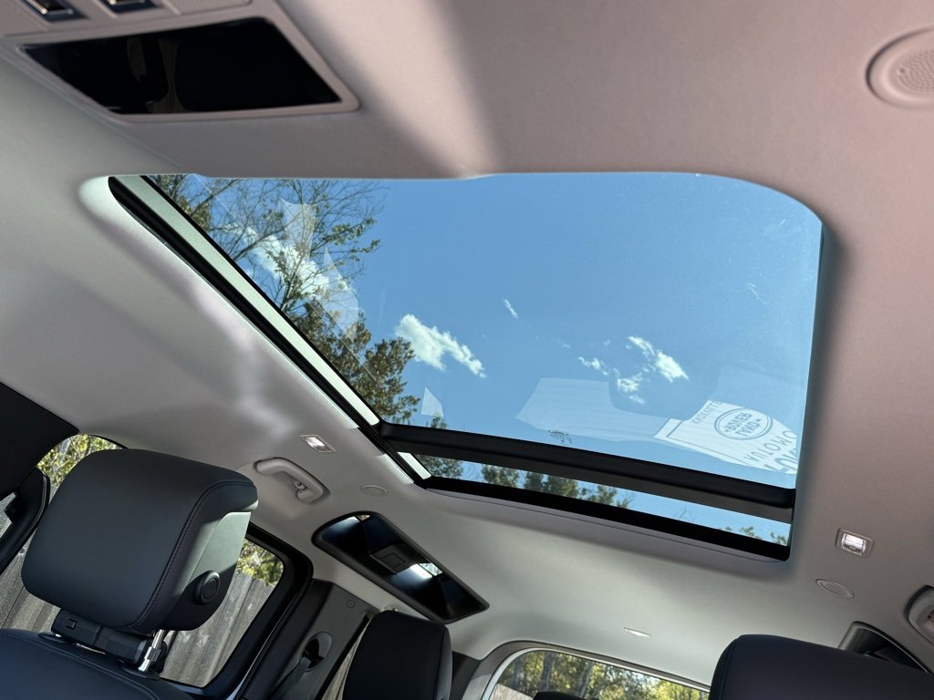 New 2026 Land Rover Defender 110 S image 28