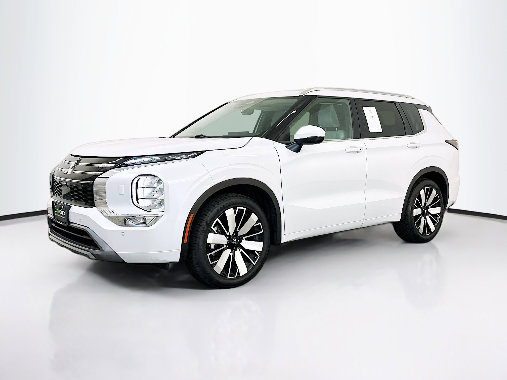 Used 2025 Mitsubishi Outlander SEL AWD/4WD image 3
