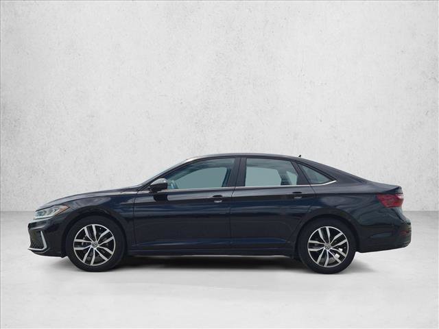 Used 2025 Volkswagen Jetta SE w/ Sunroof Package FWD image 9