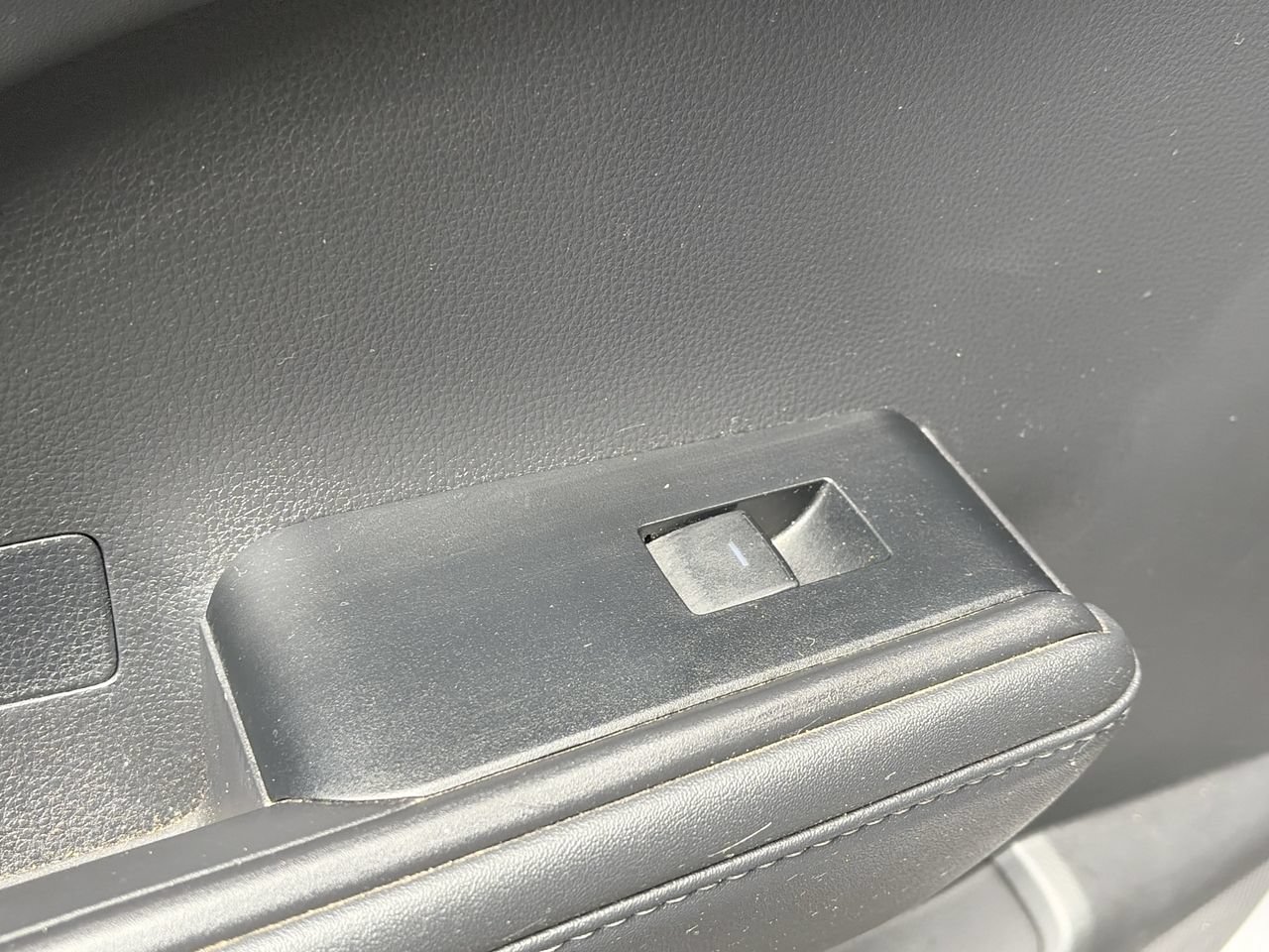 Used 2022 Toyota Highlander XLE FWD image 20