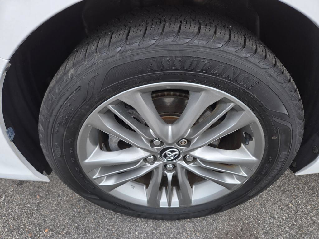 Used 2016 Toyota Camry SE w/ Moonroof Package FWD image 9