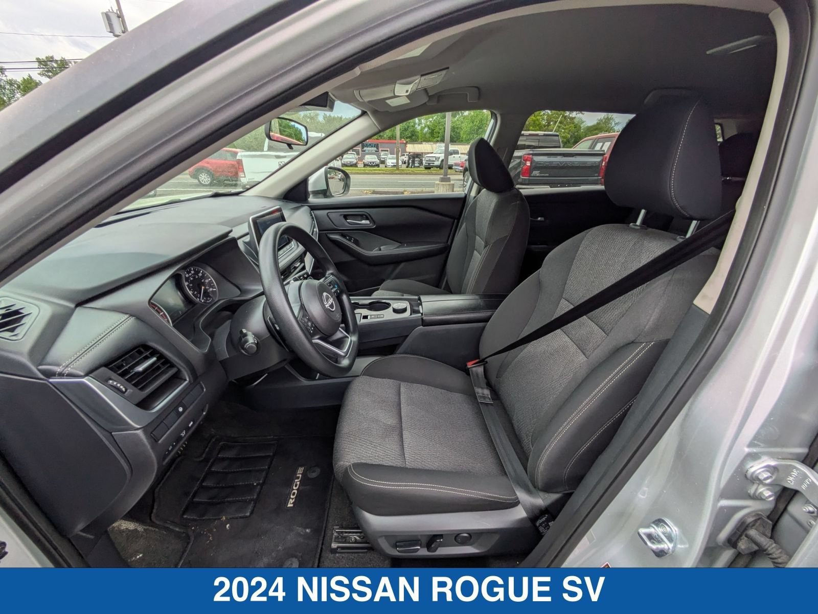 Used 2024 Nissan Rogue SV AWD/4WD image 26