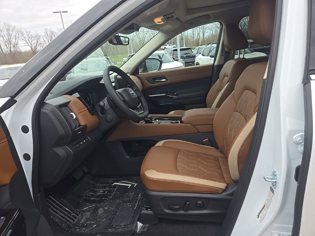 New 2026 Nissan Pathfinder Platinum image 9