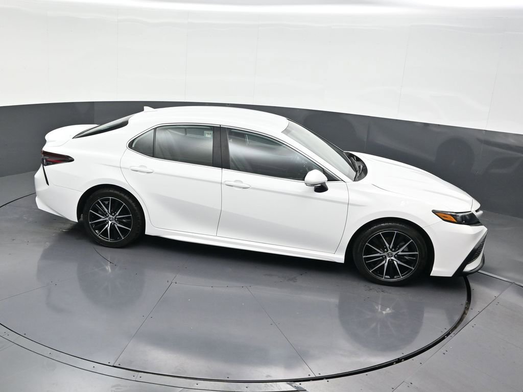 Used 2024 Toyota Camry SE image 19