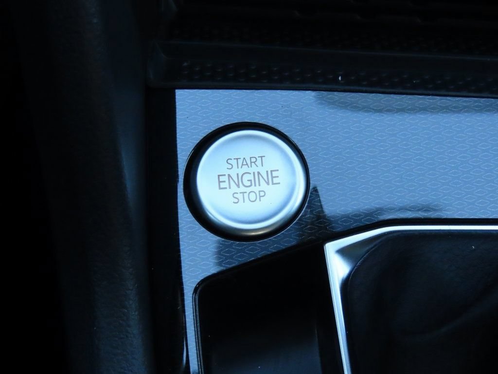 New 2025 Volkswagen Taos SE AWD/4WD image 17