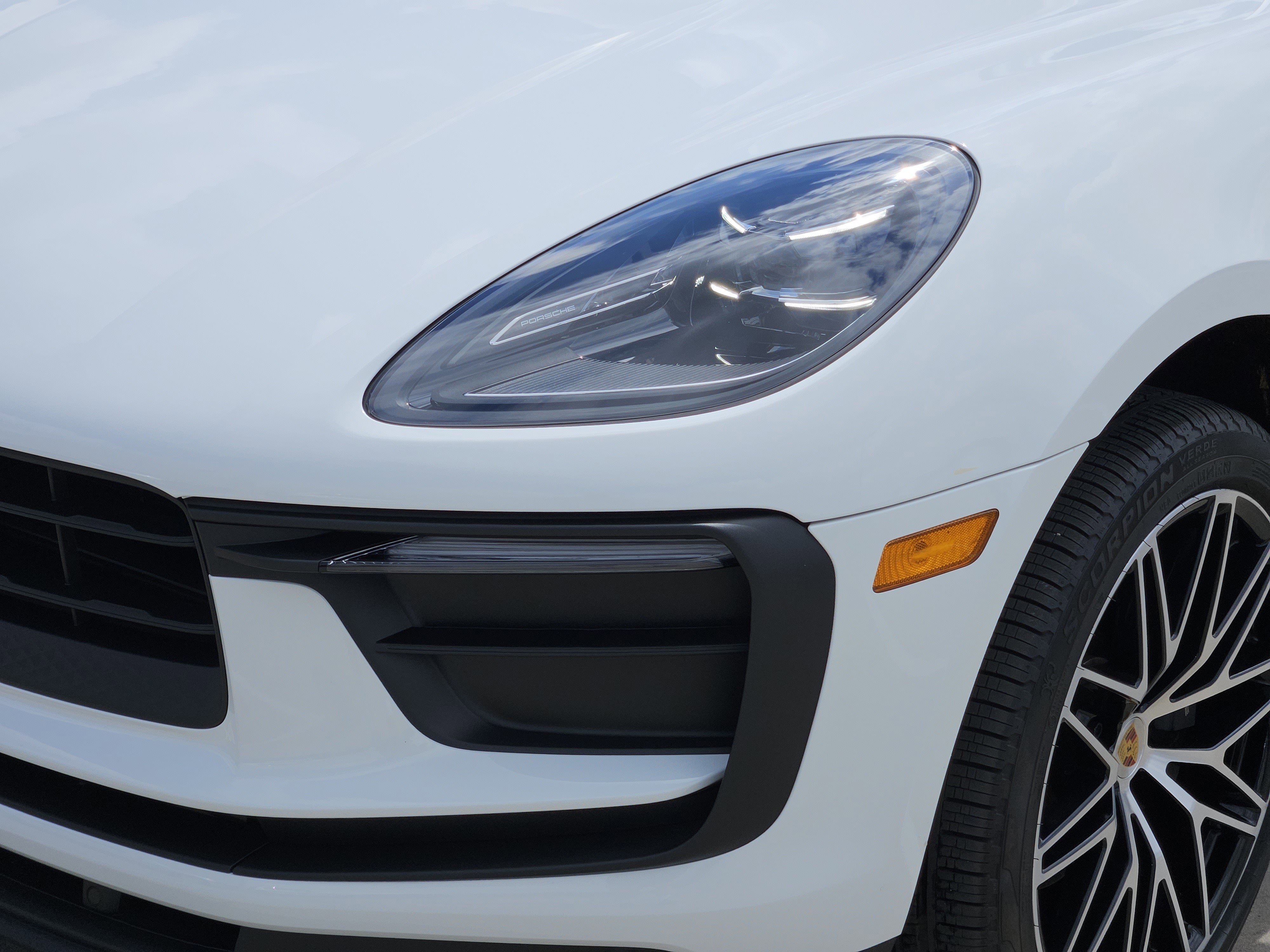Certified 2026 Porsche Macan AWD/4WD image 12
