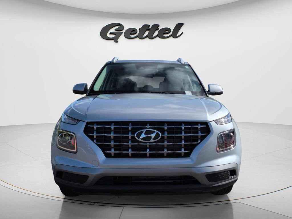 Certified 2021 Hyundai Venue SEL FWD image 2