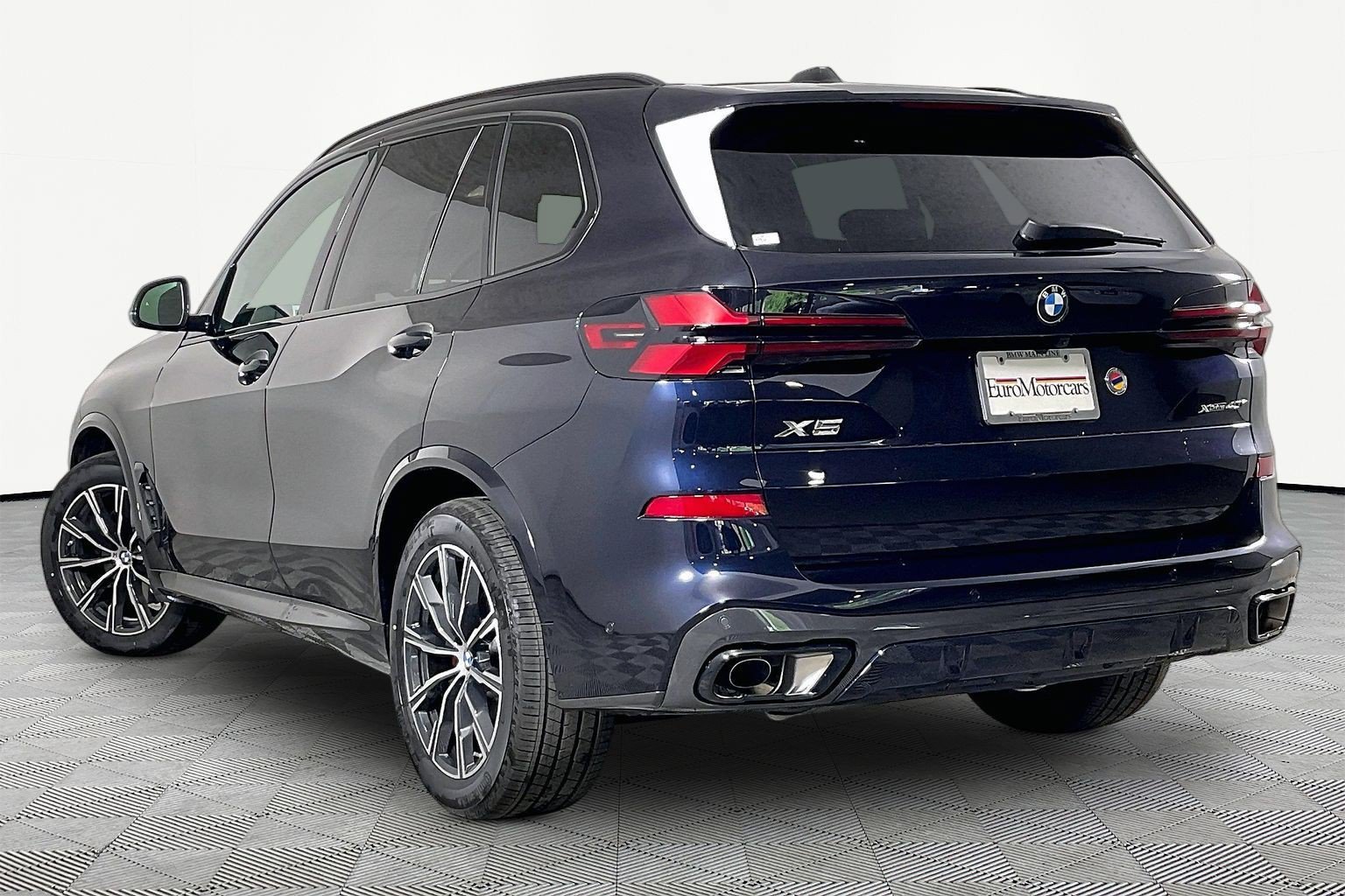 New 2026 BMW X5 xDrive40i w/ M Sport Package AWD/4WD image 4