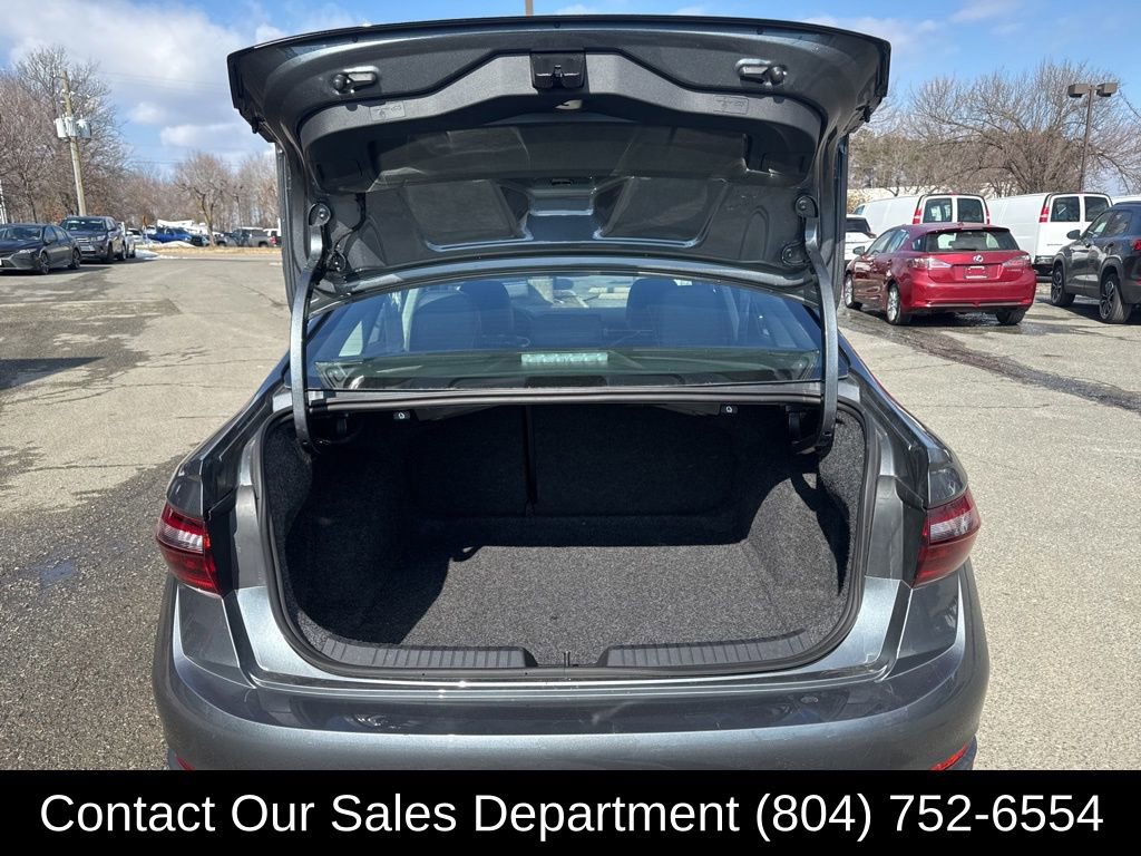 Used 2025 Volkswagen Jetta SE FWD image 13