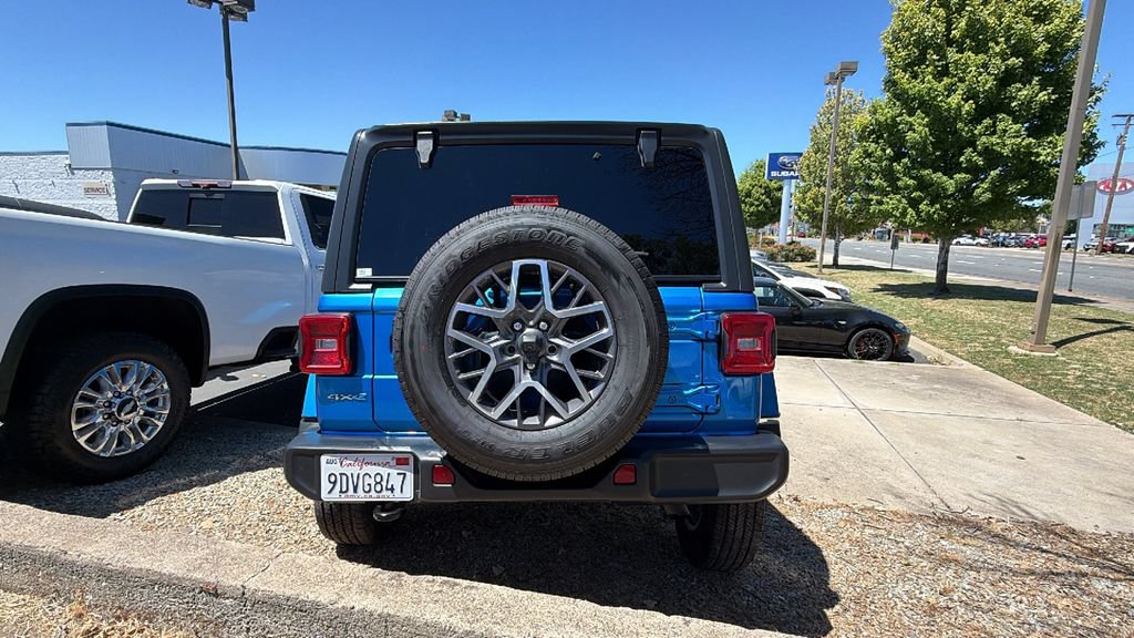Used 2021 Jeep Wrangler Unlimited Sahara AWD/4WD image 5
